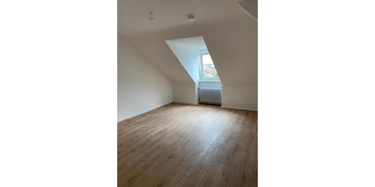 Dachgeschoßwohnung Castrop-Rauxel Becklem - 3.5 Zimmer, 80 m&sup2;, 680&euro; | Angebot:26268770