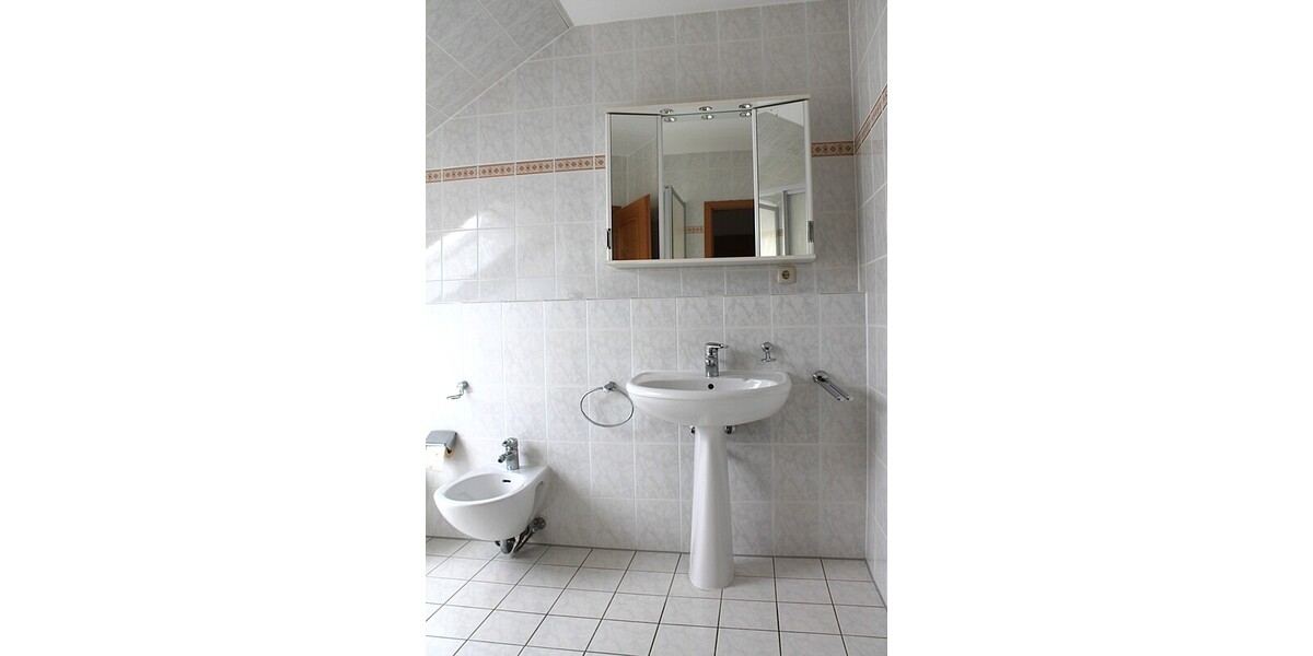 Johannesberg bei Aschaffenburg (Südhang): 2 ZKB mit Balkon zu vermieten - Dachgeschoßwohnung Johannesberg | Angebot:27079425