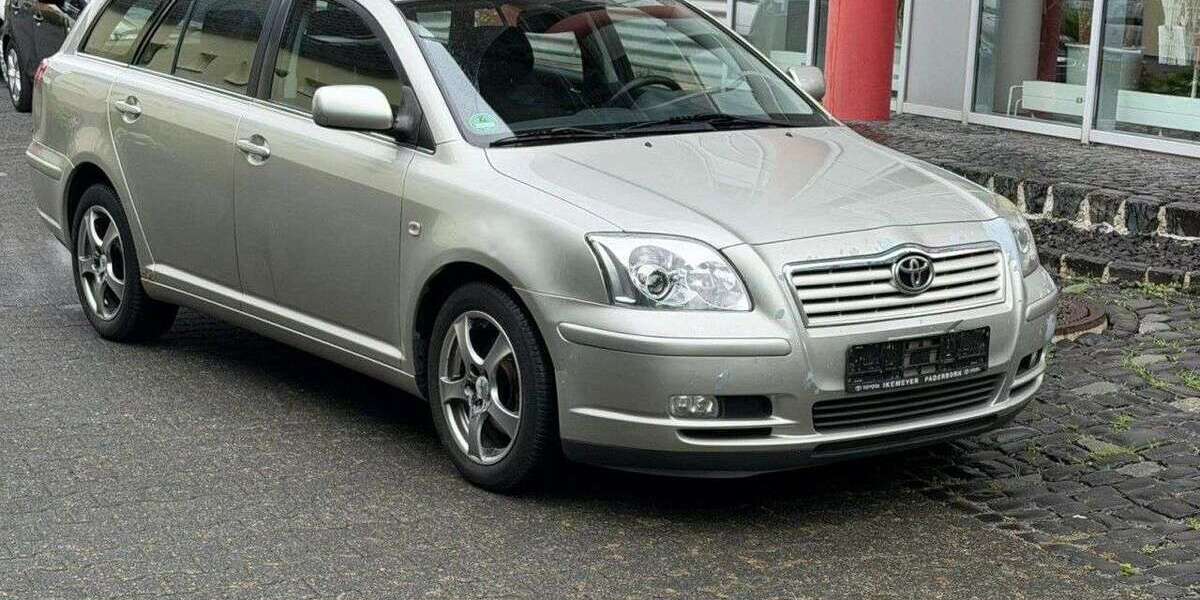 Toyota Avensis 280.000 km 2.599 &euro; Paderborn 33100