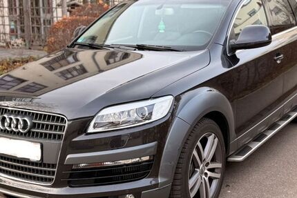 Audi Q7 283.000 km 7.999 € München 81827