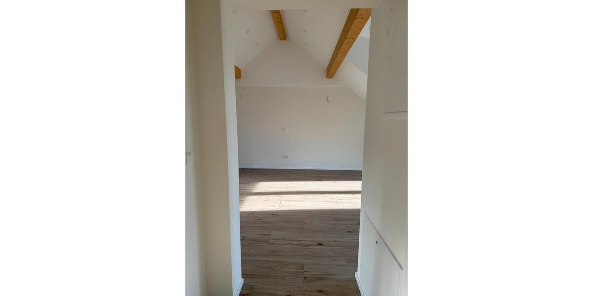 Dachgeschoßwohnung Pforzheim - 2 Zimmer, 65 m&sup2;, 750&euro; | Angebot:25403053