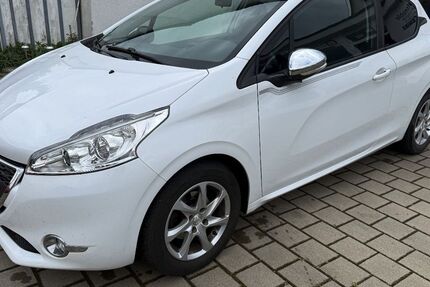 Peugeot 208 131.000 km 3.890 &euro; ERTINGEN 88521