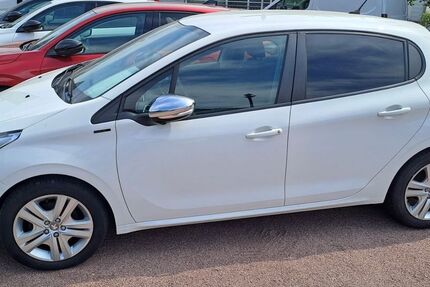 Peugeot 208 58.117 km 8.900 &euro; Kirchheim 97268