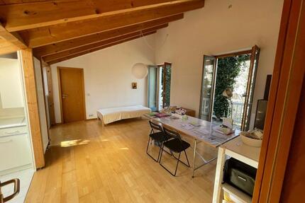 2-Zimmer-Wohnung mit Balkon in den Garten, EBK in Architektenhaus
