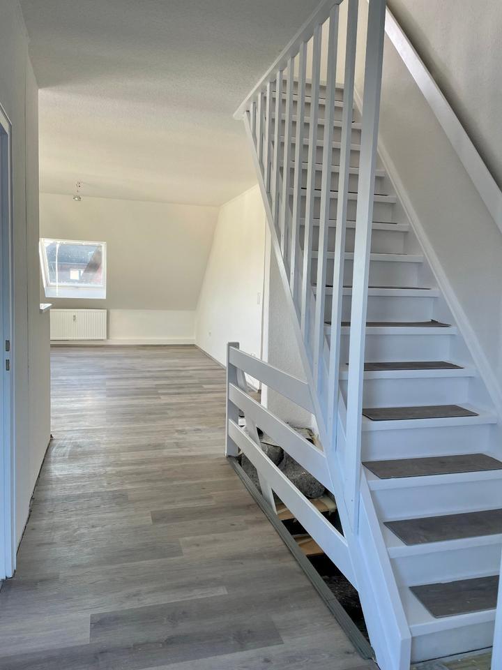 Großzügige, helle 4,5 Zimmerwohnung über 2 Ebenen mit DG Studio zimmer