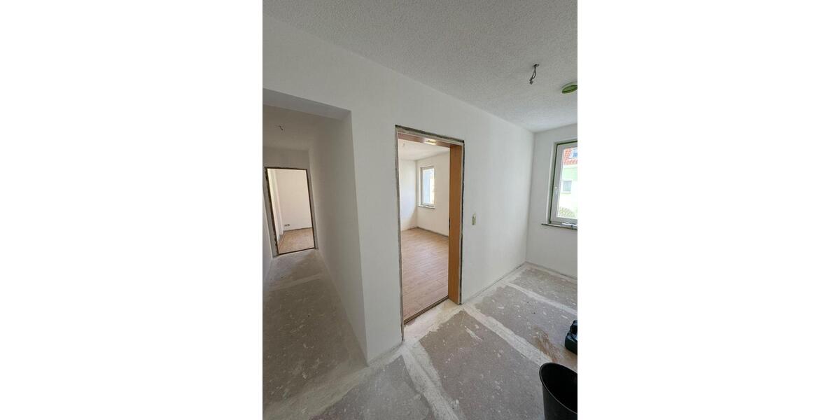Etagenwohnung Glauchau - 4 Zimmer, 93 m&sup2;, 600&euro; | Angebot:26676962