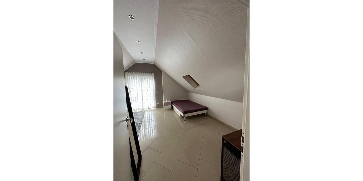 Moderne Doppelhaushälfte zur Miete (WG geeignet) 4.5 zimmer