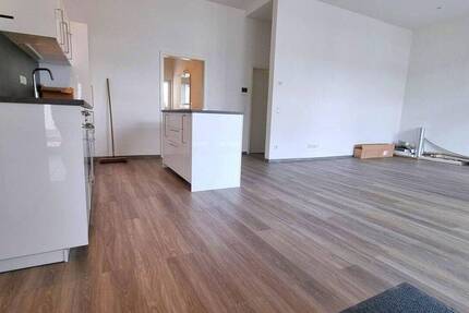 zentral & ruhig: riesige 6,5ZK+2Bäder+Balkon: 