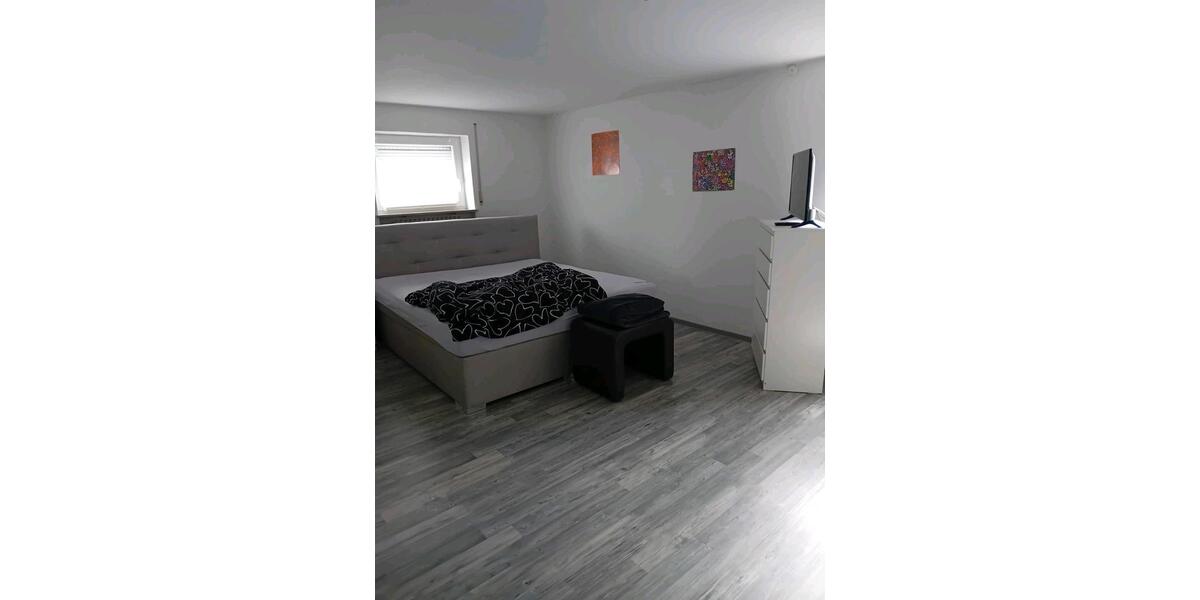 Doppelhaushälfte Tauberbischofsheim - 8 Zimmer, 170 m&sup2;, 1.500&euro; | Angebot:26089087