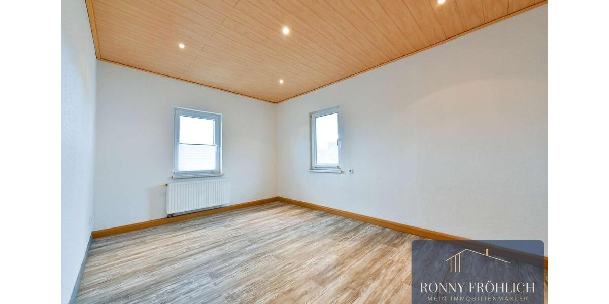 XL 5-Raum-Wohnung in Lauter-Bernsbach mit Einbauküche + Kaminofen und wirklich viel Platz zu Mieten 5 zimmer