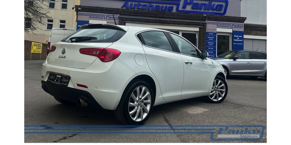 Alfa Romeo Giulietta 1.4 TB Turismo Aut.*BT*SHZ*Leder*Xenon 200.000 km 5.990 &euro; Berlin 13187