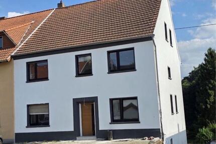 Haus zu verkaufen in Lebach Steinbach - Perfekt als Investment 8 zimmer