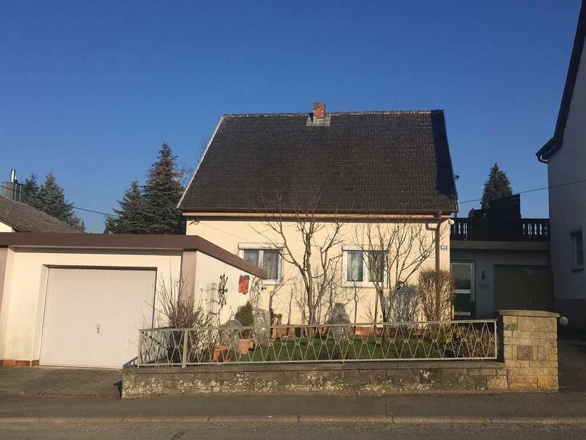Haus zum Kaufen in Weidhausen 120.000 € 138 m²