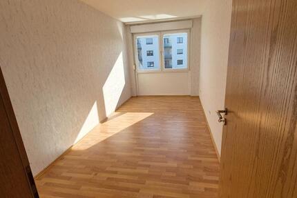 Wohnung mit Einbauküche und Balkon