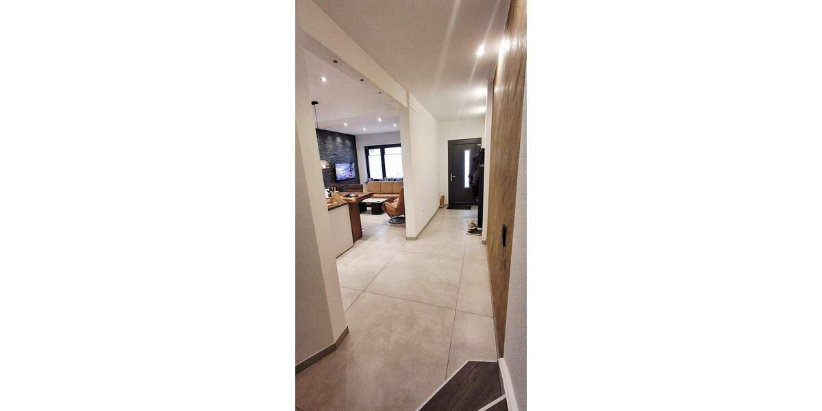 Bieterverfahren! zentrales Wohnjuwel: kernsaniertes Reihenhaus mit Solar, Kamin & Klima 3 zimmer