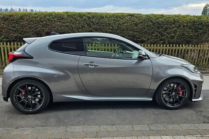 Toyota Yaris 2.538 km 43.500 &euro; Attendorn 57439