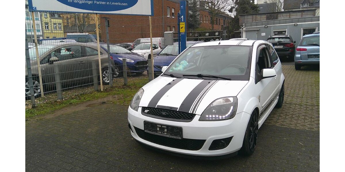 Ford Fiesta 172.720 km 3.950 &euro; Leverkusen 51377