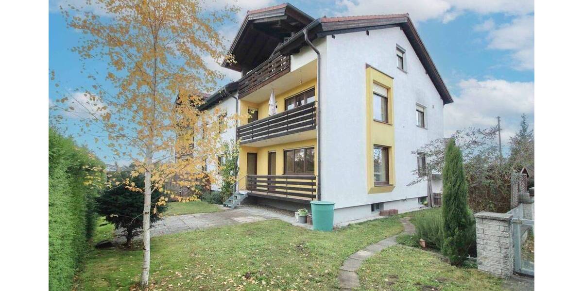 Gepflegte 3-Zi. Hochparterre Wohnung mit eigenem Garten, Einzelgarage und Außenstellplatz 3 zimmer