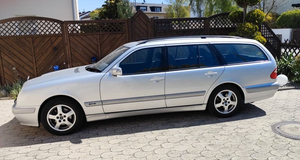Mercedes-Benz E 200 99.540 km 4.500 &euro; Olching 82140
