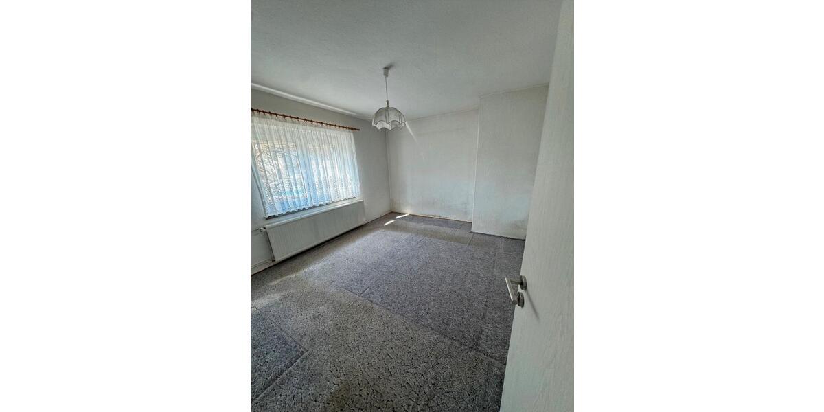 Einfamilienhaus Hohenstein-Ernstthal Ernstthal - 9 Zimmer, 140 m&sup2;, 79.000&euro; | Angebot:24615172