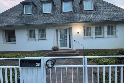 Haus Ahlen - 8 Zimmer, 208 m&sup2;, 3.095&euro; | Angebot:22558809