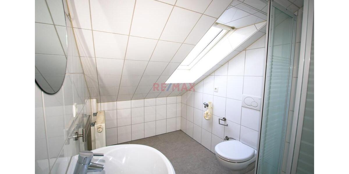 Dachgeschoßwohnung Ludwigshafen am Rhein - 3 Zimmer, 70 m&sup2;, 920&euro; | Angebot:24830724