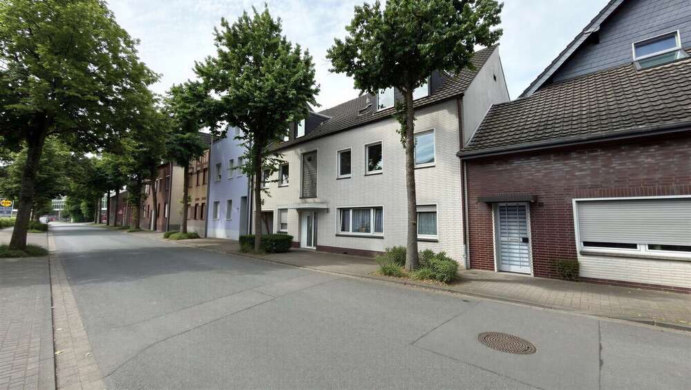 Mehrfamilienhaus mit Potenzial in Dinslaken-Bruch – 5 Wohneinheiten, Garten & Garagen - Mehrfamilienhaus, Wohnhaus Dinslaken Lohberg | Angebot:27119901