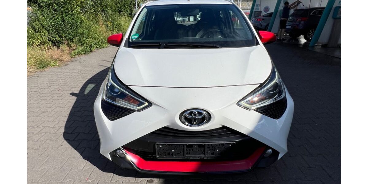 Toyota Aygo (X) 112.200 km 7.599 &euro; Germersheim 76726