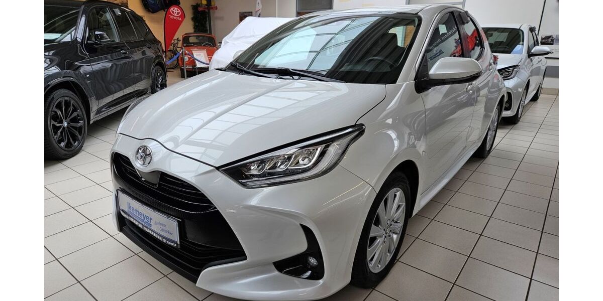Toyota Yaris 14.200 km 18.890 &euro; Paderborn 33104
