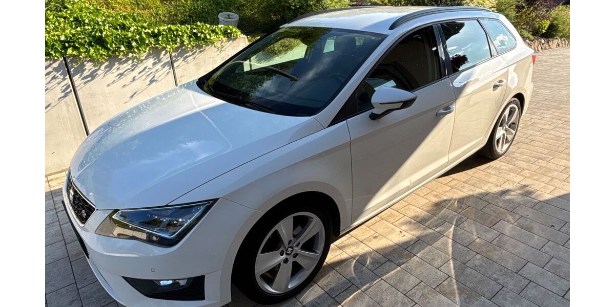 Seat Leon 140.800 km 8.900 &euro; Runding 93486