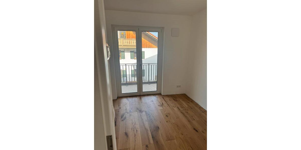 Doppelhaushälfte Eberfing - 7 Zimmer, 206 m&sup2;, 3.650&euro; | Angebot:26257683