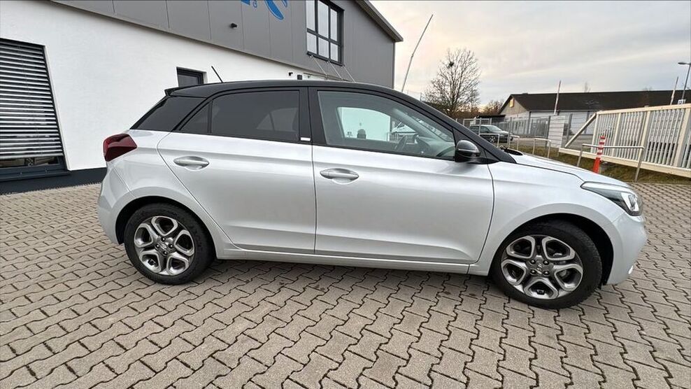 i20