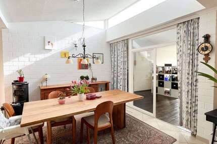 Haus Halle (Westfalen) - 7 Zimmer, 238 m&sup2;, 479.000&euro; | Angebot:26155482