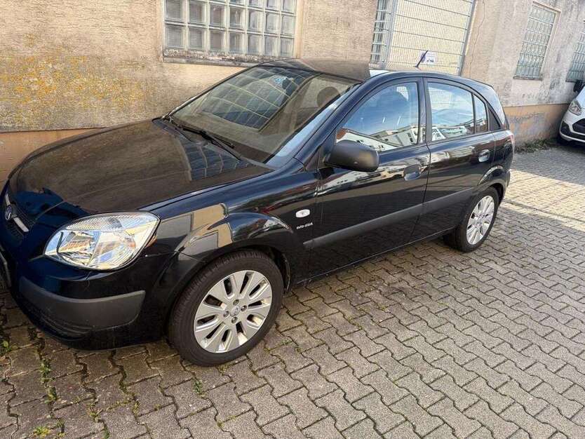 Kia Rio 116.000 km 2.600 € Tuttlingen 78532
