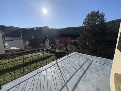 CHARMANTES HAUS MIT BLICK AUF SCHLOSS MALBERG - Einfamilienhaus Malberg | Angebot:26109642