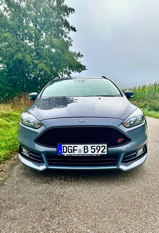 Ford Focus 106.900 km 14.899 € Reisbach 94419