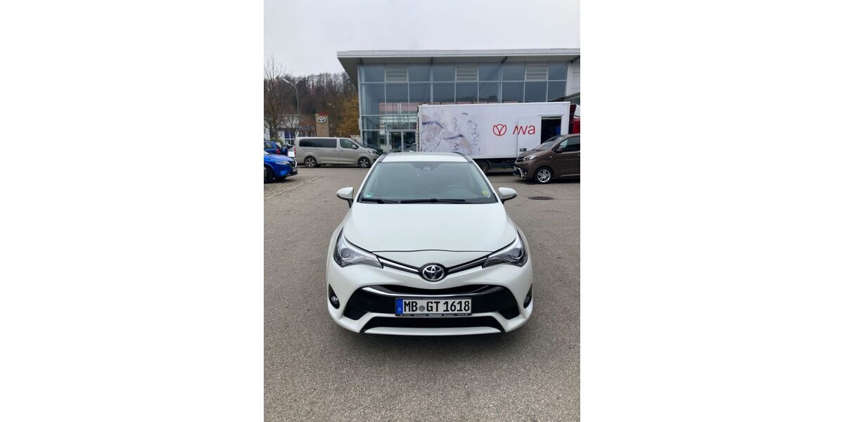 Toyota Avensis 125.000 km 15.900 &euro; Miesbach 83714