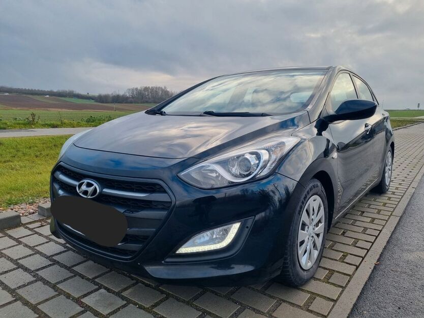 Hyundai i30 126.000 km 5.900 € Wiesbaden 65189