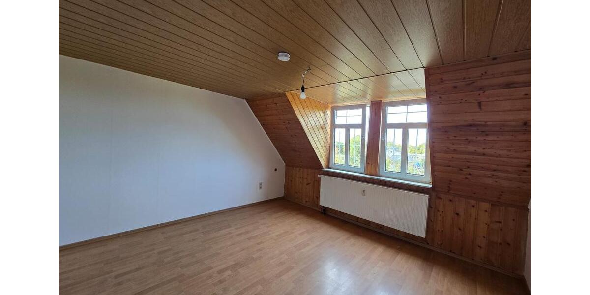 Dachgeschoßwohnung Weißenfels - 2.5 Zimmer, 67 m&sup2;, 400&euro; | Angebot:26610327