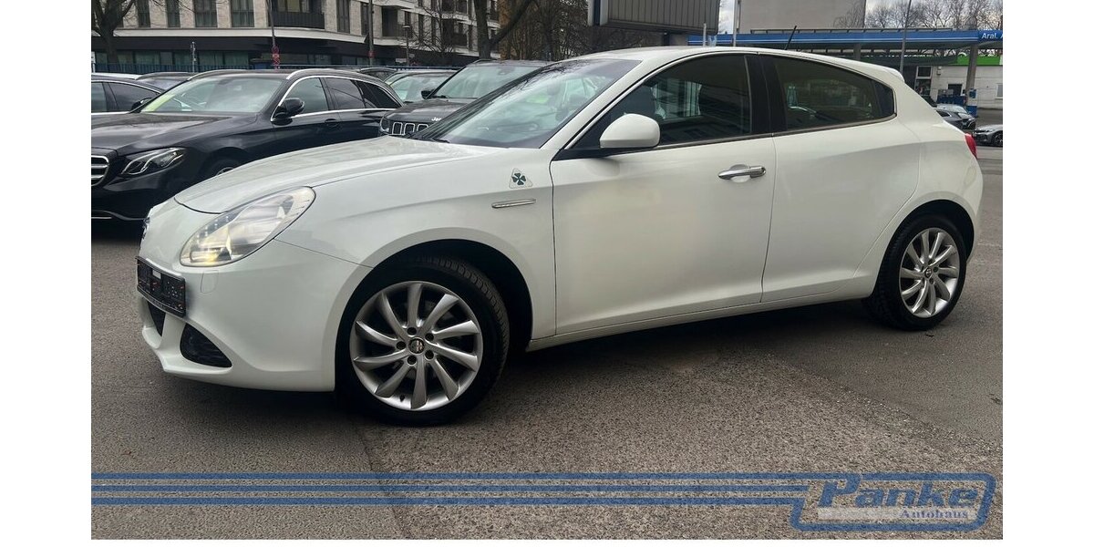 Alfa Romeo Giulietta 1.4 TB Turismo Aut.*BT*SHZ*Leder*Xenon 200.000 km 5.990 &euro; Berlin 13187