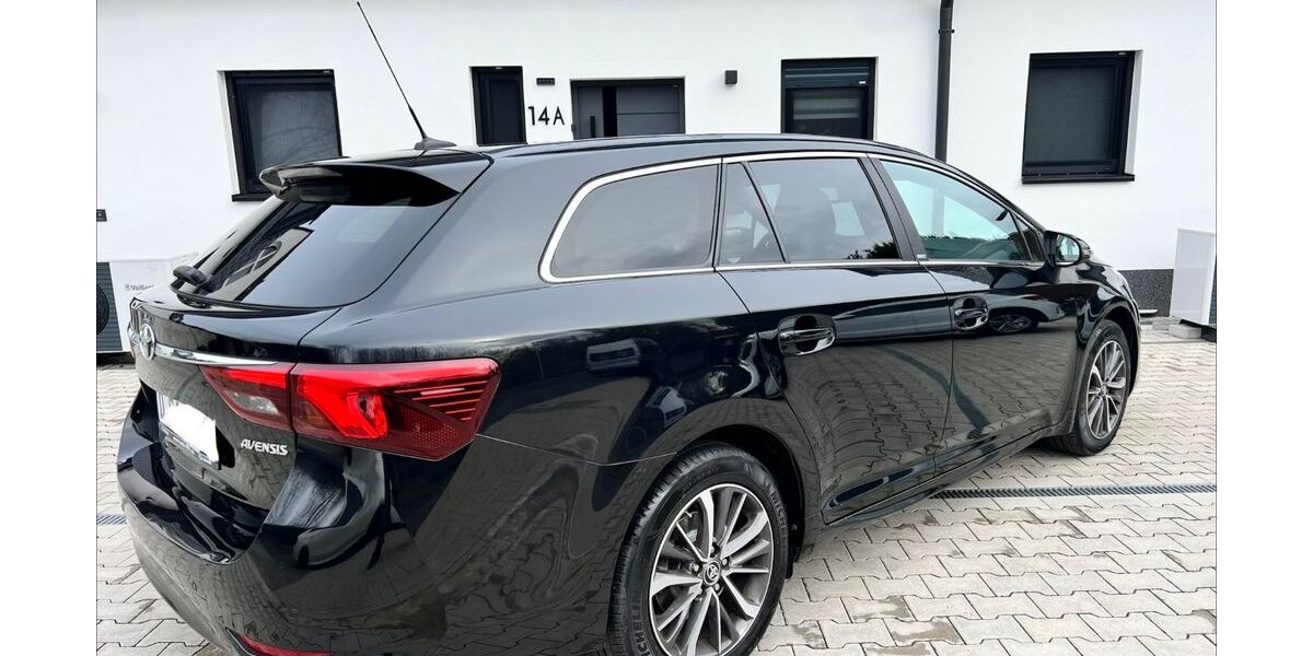 Toyota Avensis 65.874 km 15.499 &euro; Düsseldorf 40599