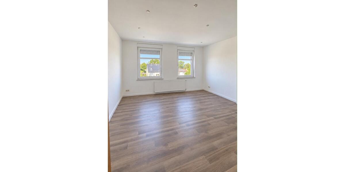 Dachgeschoßwohnung Crinitz - 3 Zimmer, 92 m&sup2;, 560&euro; | Angebot:27634398