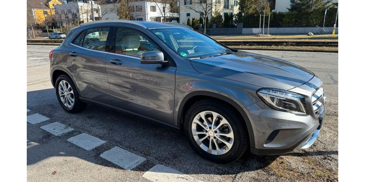 Mercedes-Benz GLA 220 44.440 km 20.999 &euro; München 81545