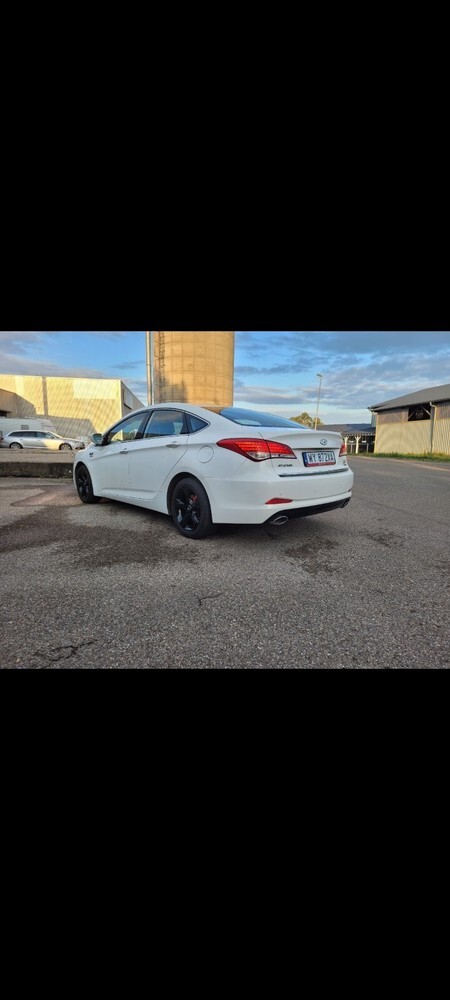 Hyundai i40 162.000 km 5.200 € Stuttgart 70173