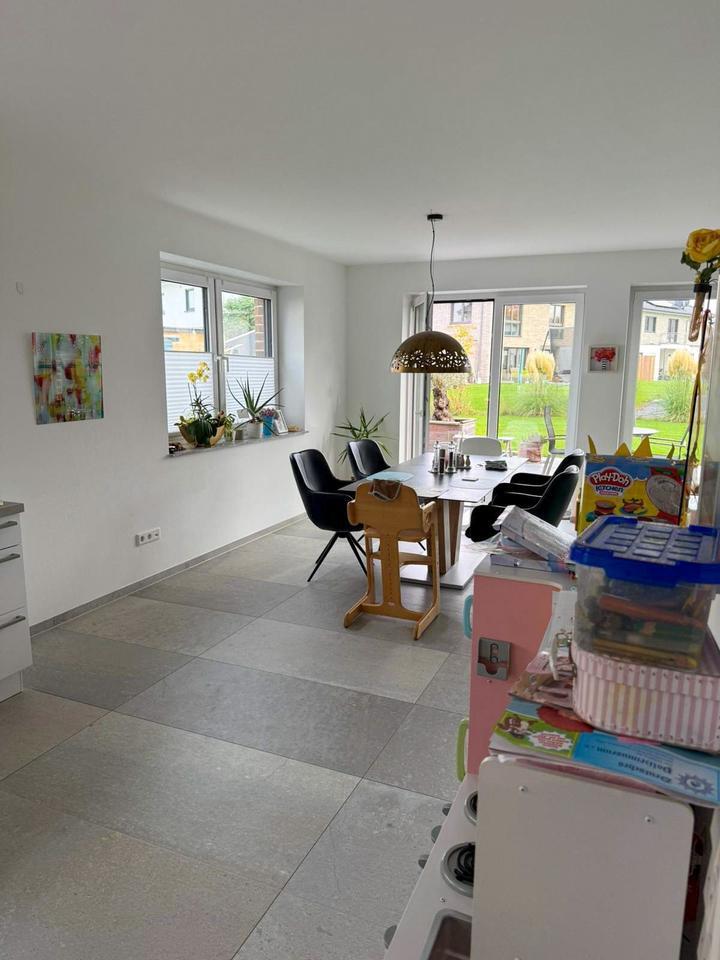 Moderne Doppelhaushälfte im Neubaugebiet mit Garten zimmer