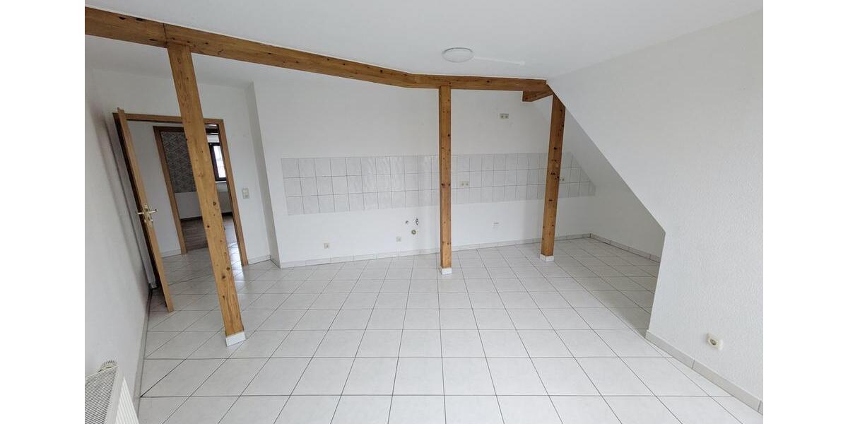 Dachgeschoßwohnung Zwickau - 4 Zimmer, 95 m&sup2;, 620&euro; | Angebot:26008252