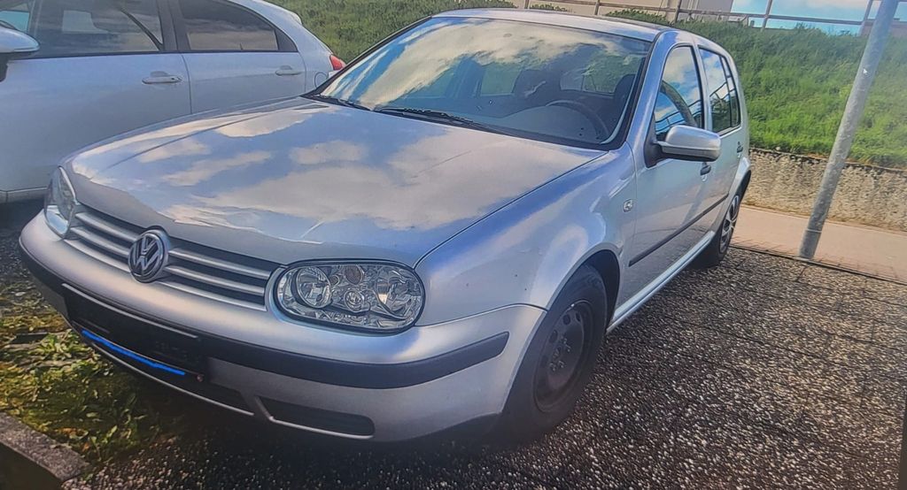 VW Golf 145.798 km 1.699 &euro; Königsbach-Stein 75203