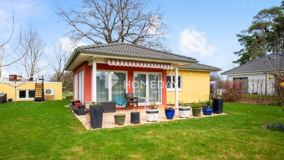Top gepflegter Bungalow mit Doppelgarage, großem Grundstück, EBK und Extras in idyllischer Lage