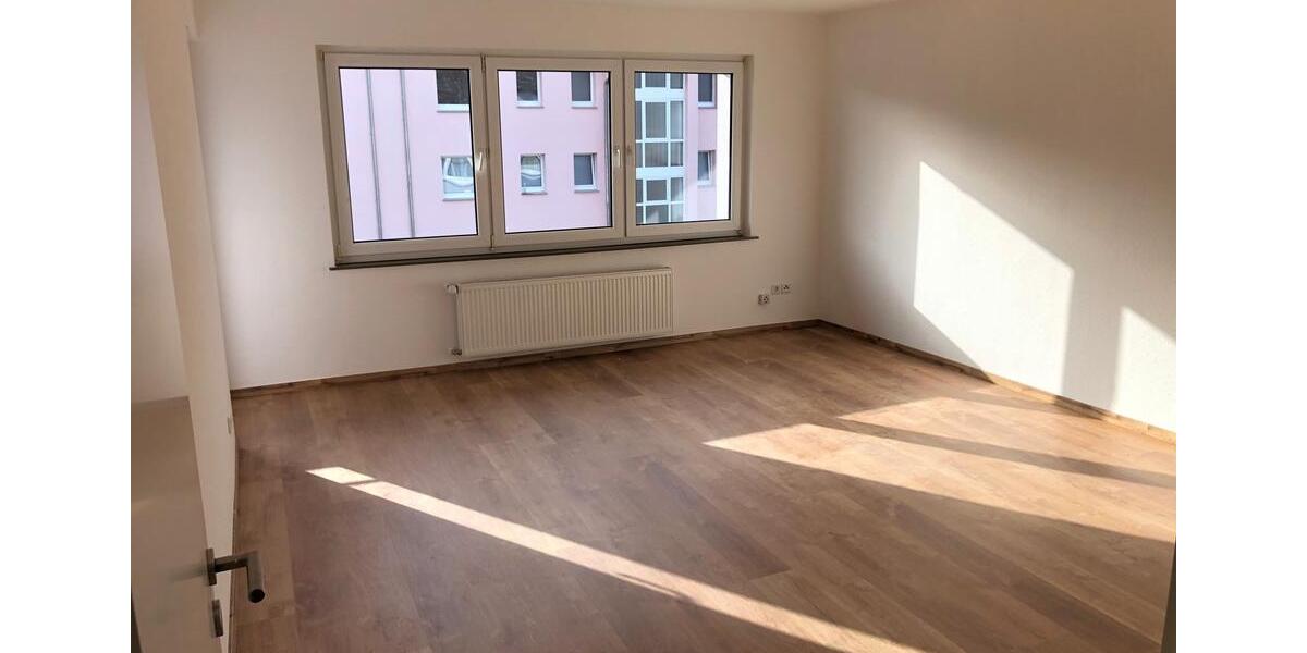 Erstbezug nach Sanierung! Schöne 3-Zimmer-Wohnung mit Balkon in der Kernstadt! 3 zimmer