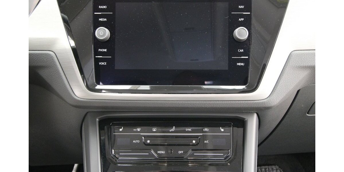 VW Touran 1.5 TSI 7-DSG Comfortline 7-SITZ+NAVI+AHK 25.069 km 32.790 &euro; Hagenow 19230